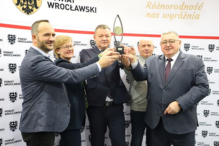 Roman Potocki, starosta wrocławski (w środku) zdj. powiat wrocławski