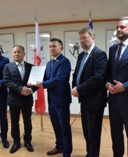 delegacja Dolnego Śląska spotkała się z przedstawicielami firmy ATsens, aby podpisać porozumienie na wdrożenie we wrocławskiej placówce DOLMED-u nowoczesne rozwiązania w zakresie elektrokardiografii